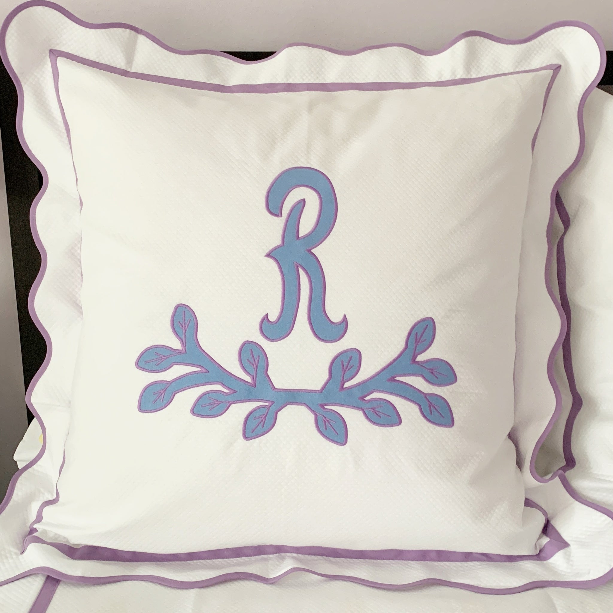Leaf Bough Appliqué Frame - Large Version 10, 12, 14 inch